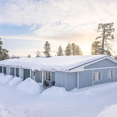 Kuukkeli Saarisatu Ja Urupaeae Lägenhet